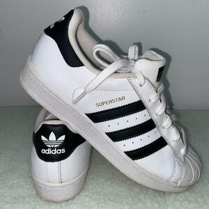 Size 6 - Adidas Superstar OG W